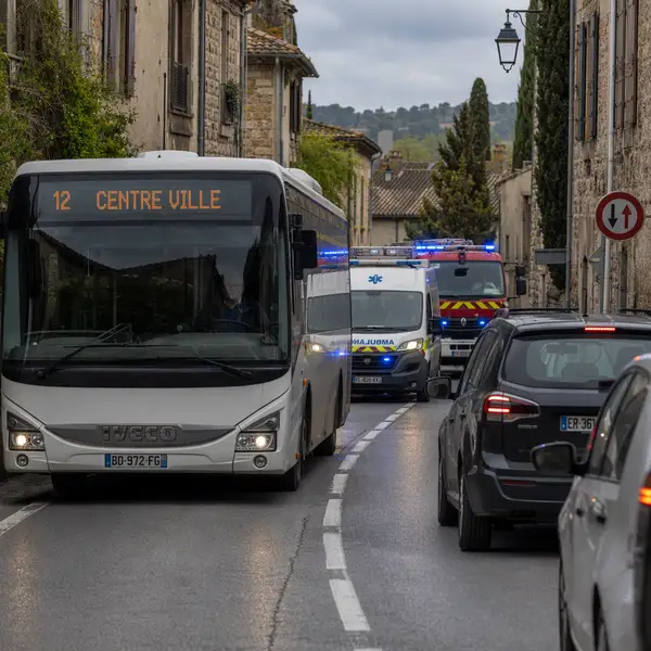 Véhicules de secours pris dans un bouchon
