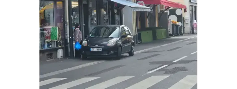 Stationnement génant avenue aristide briand à Mulhouse